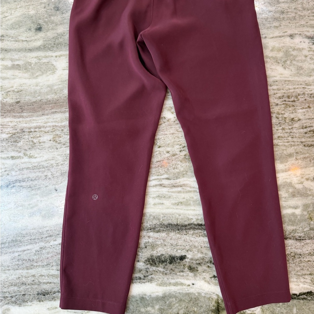 Lululemon On The Fly Pant 
Size 4 - Picture 5 of 5